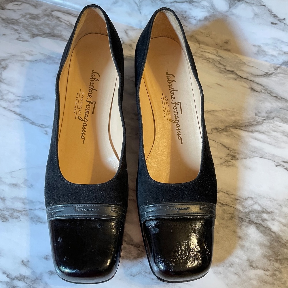 SALVATORE FERRAGAMO BOUTIQUE Black Suede & Patent Leather Pumps 8A